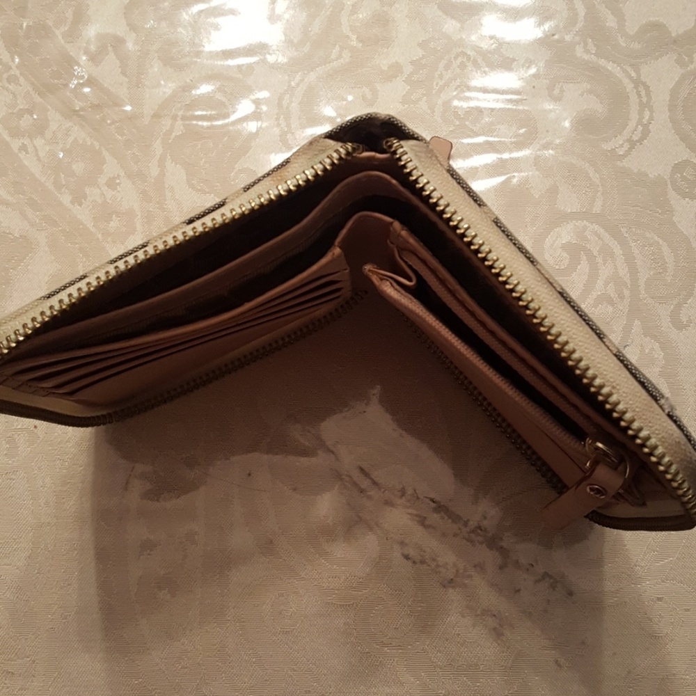 Kate Spade Wallet - Picture 4 of 7